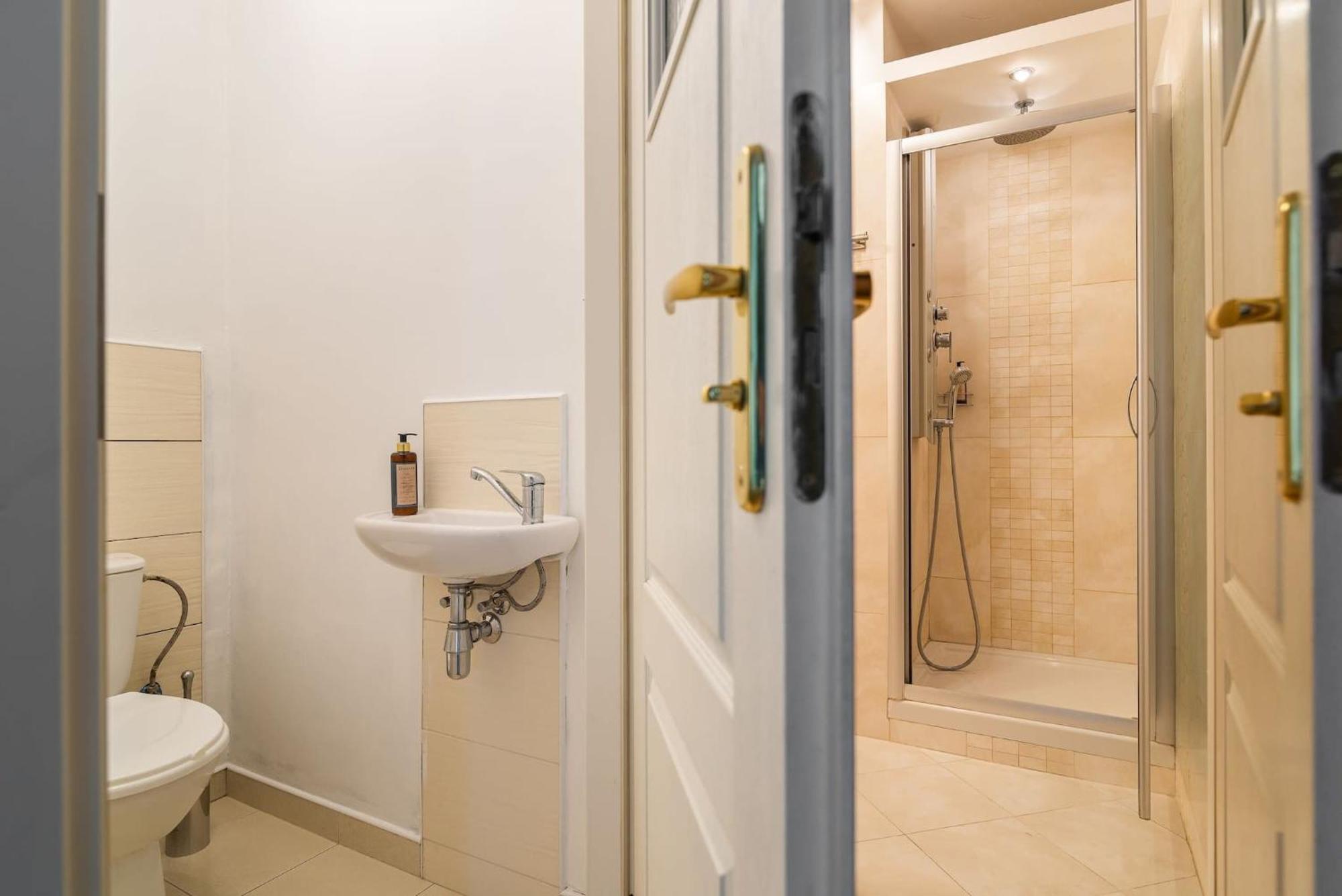 Smolna 8 - Warm Apartment With Balcony By Noclegi Renters Varsavia Esterno foto